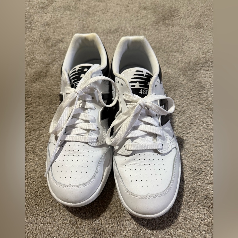 New Balance 480 sneakers in white/black. Men’s 7/womens 8.5